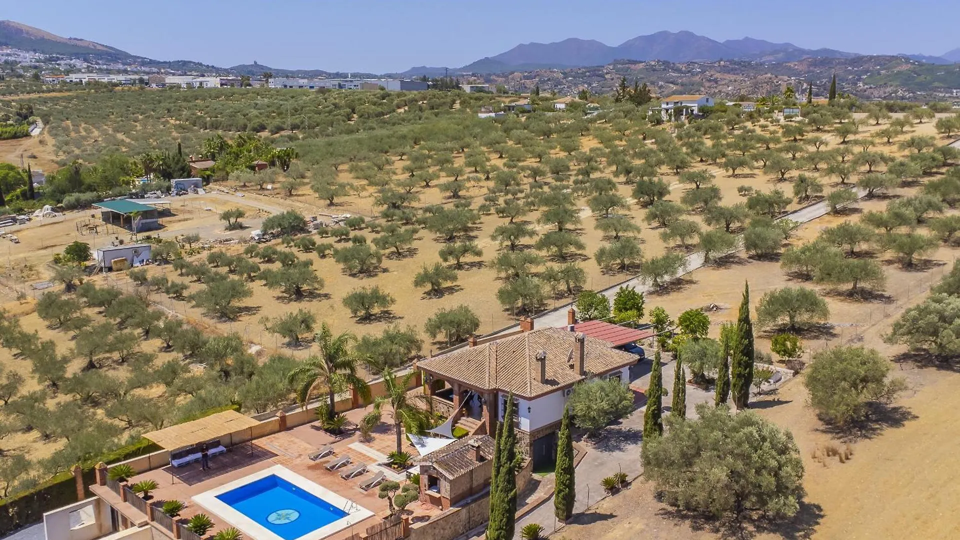 Holiday home Cubo'S Finca Colores De Alhaurin Alhaurin el Grande